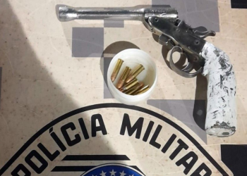 Suspeitos são presos por porte ilegal de arma após briga em posto de Casa Branca