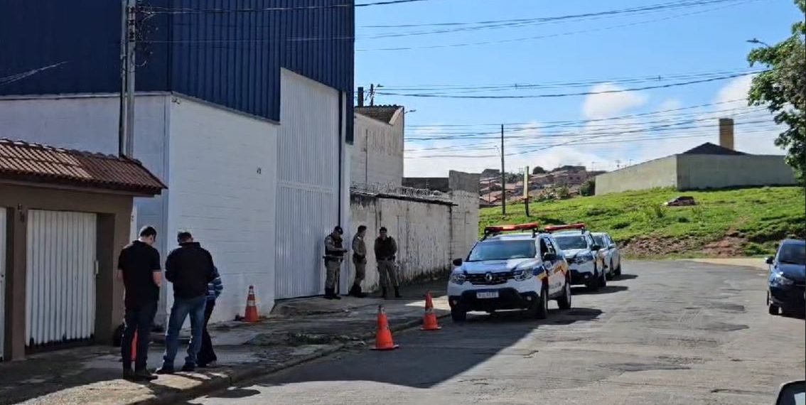 Suspeito de matar homem a pedrada e pauladas é preso pela PM