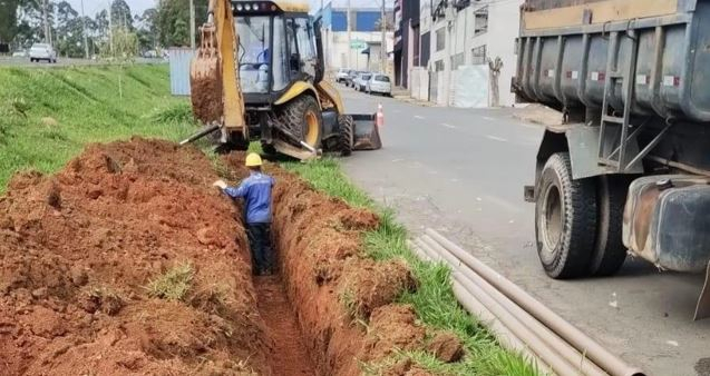 DMAE realiza obra para melhorar o abastecimento no Jardim Kennedy I