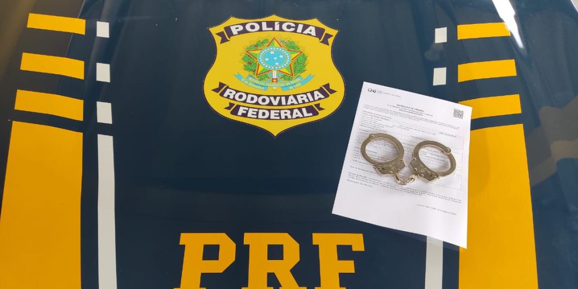 PRF do sul de Minas prende caminhoneiro condenado por estupro