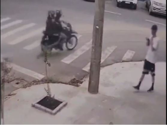 Suspeito leva celulares e dinheiro durante assalto em Poços de Caldas