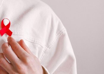 Geriatra chama atenção para aumento de casos de HIV em idosos