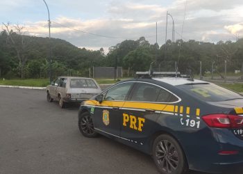 PRF prende homem por receptação e recupera carro furtado em Poços de Caldas
