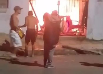 Incêndio em garagem de residência é controlado por vizinhos em Andradas