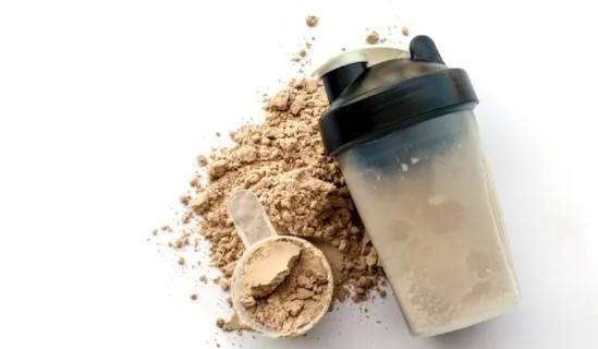 48 marcas de whey protein não podem ser mais vendidas em sites; confira