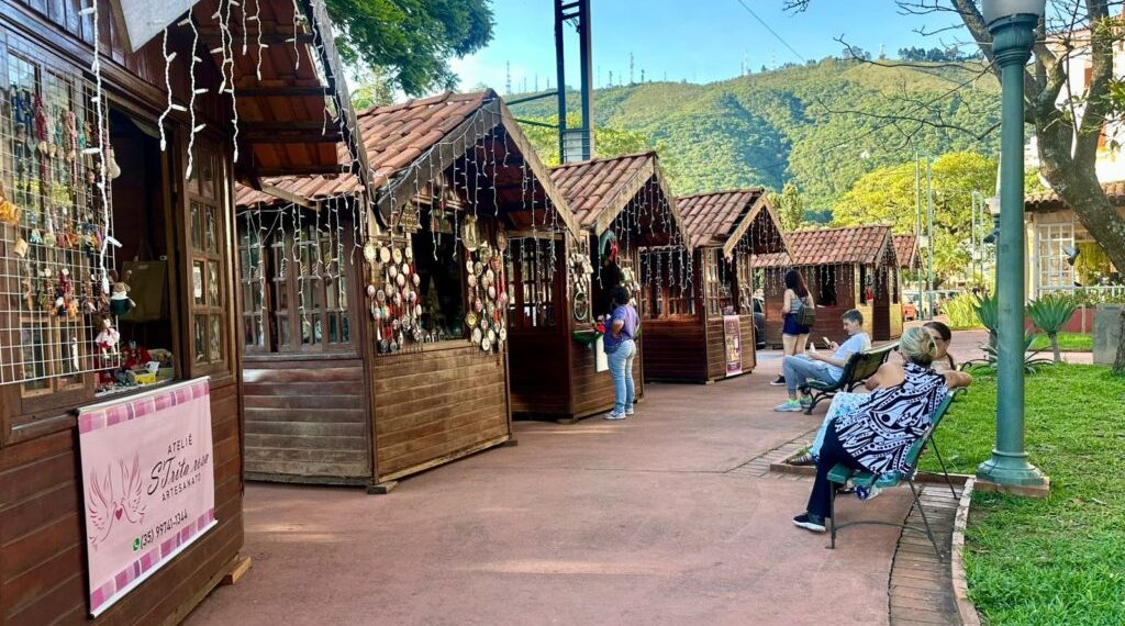 Vila do Artesanato em Poços de Caldas tem vários presentes de Natal