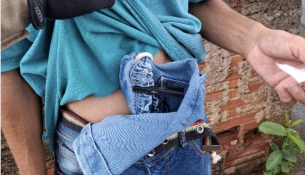 Homem furta short em loja para revender em biqueira de Andradas