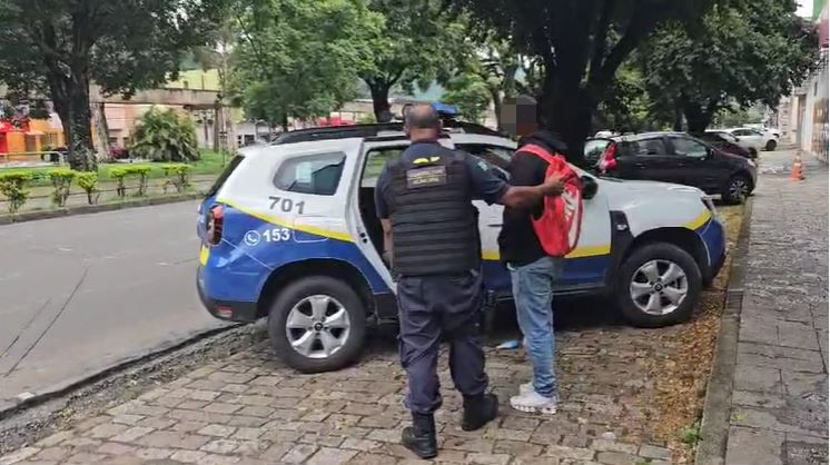 Homem é preso por receptação de celulares; suspeito estava com 5 aparelhos