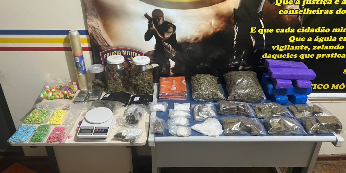 Quatro pessoas são presas pela PM em operação contra o tráfico de drogas em Poços de Caldas