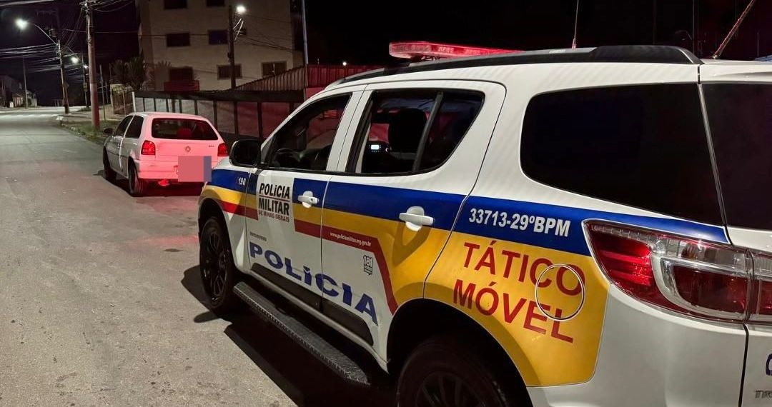 Homem é preso pela PM minutos após furtar carro em Poços de Caldas