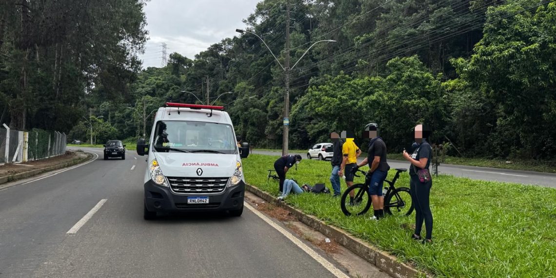 Acidente de moto deixa dois feridos em Poços de Caldas