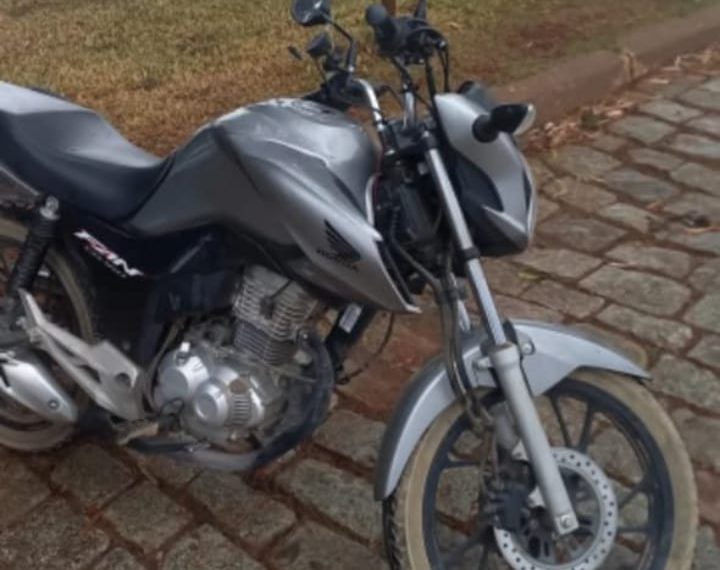 Estudante tem moto furtada em Poços de Caldas