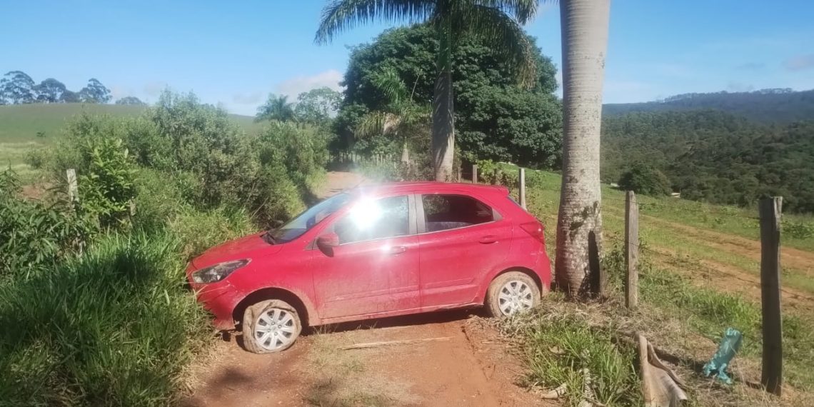 Demutran recupera carro emprestado a usuário de drogas em “boca de fumo” em Poços de Caldas