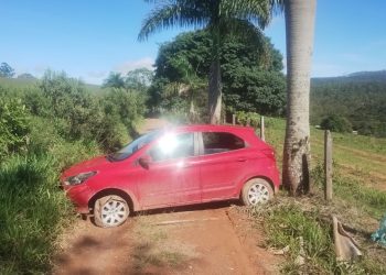 Demutran recupera carro emprestado a usuário de drogas em “boca de fumo” em Poços de Caldas