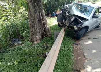 Acidente de carro mata três mulheres na SP-342