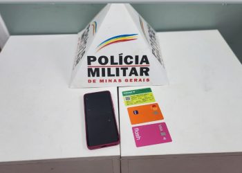 PM prende ladrões e recupera cartões de banco e celular roubados em Poços