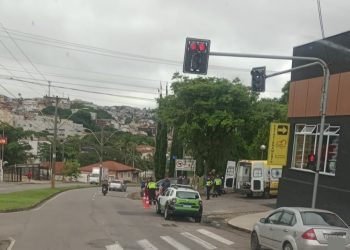 Duas pessoas ficam feridas em acidente em Poços de Caldas