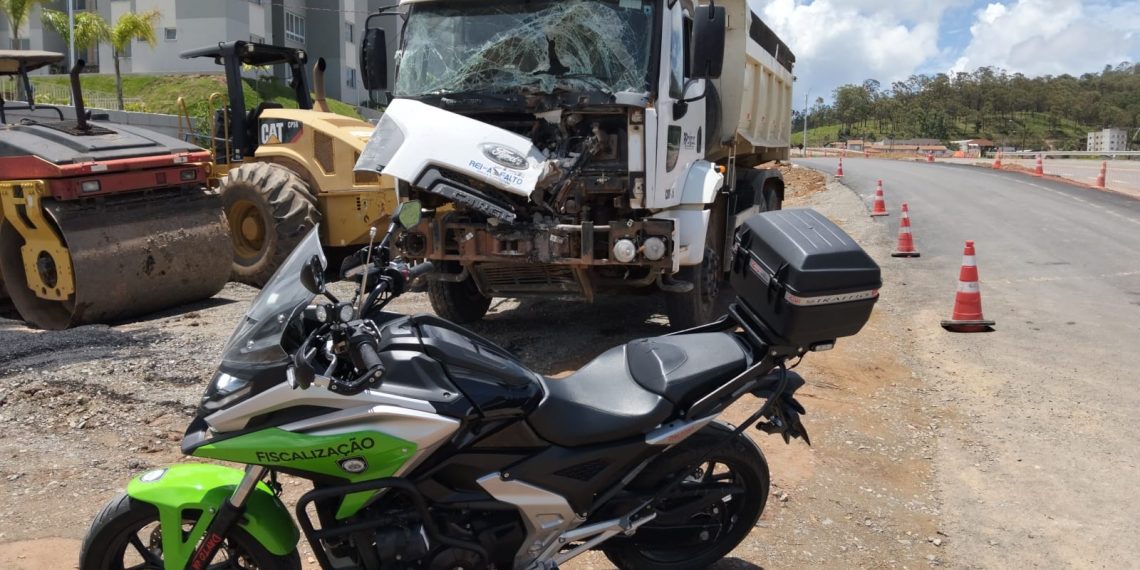 Novas informações sobre caminhão desgovernado que colidiu com muro são divulgadas em Poços de Caldas