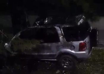 Motorista morre após bater carro contra árvore em Poços de Caldas