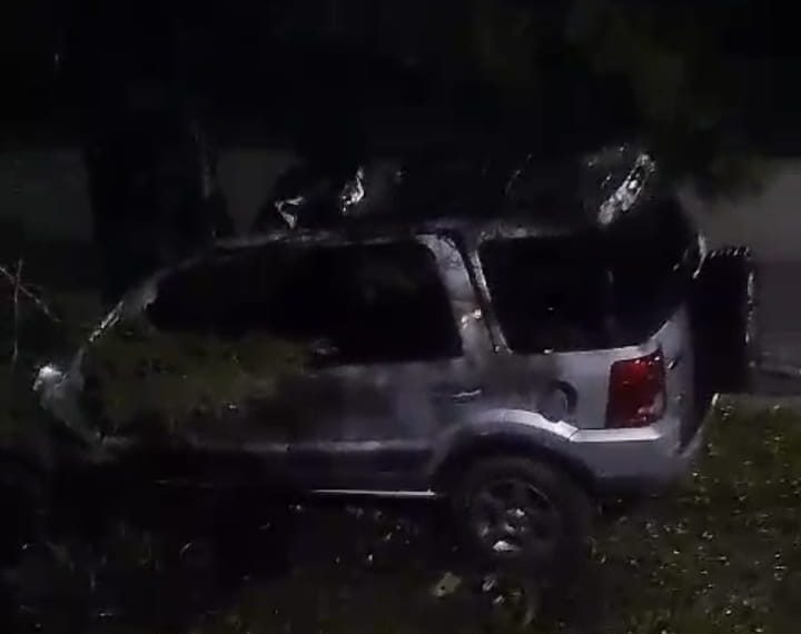 Motorista morre após bater carro contra árvore em Poços de Caldas