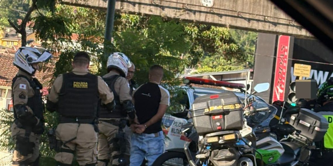 Motociclista é preso após andar na contramão da Av João Pinheiro