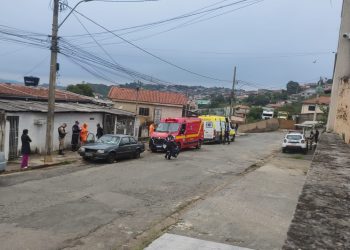 Homem sofre parada cardiorrespiratória e morre dentro de carro em Poços