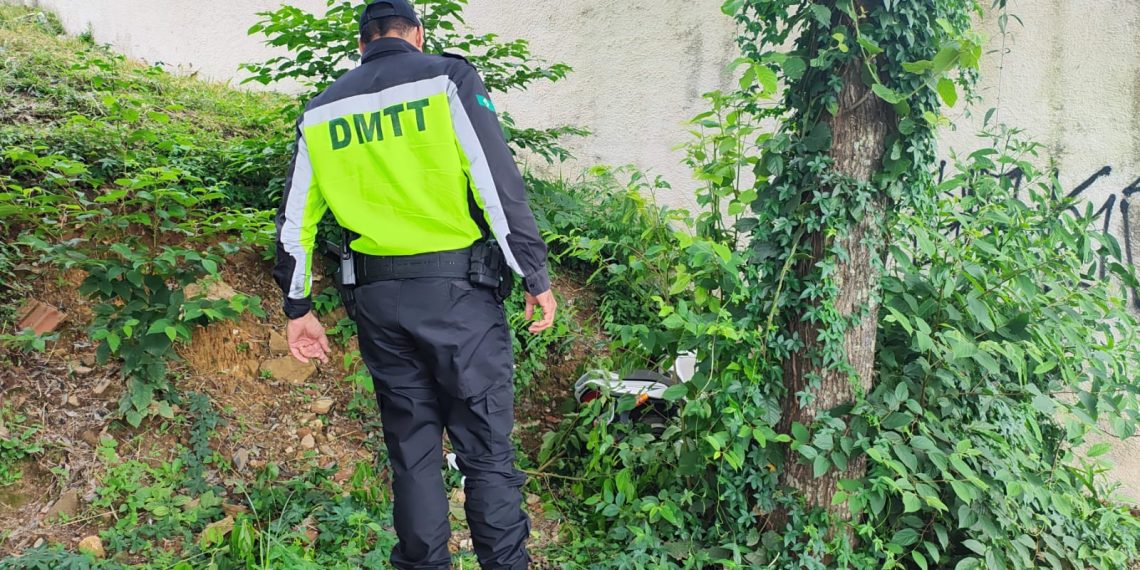 Demutran recupera moto furtada antes que vítima notasse o crime em Poços