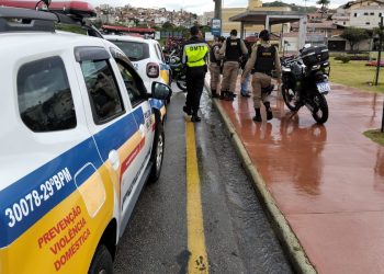 Demutran e PM prendem suspeitos e apreendem drogas em Poços de Caldas