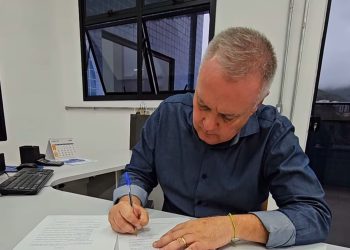 Sérgio Azevedo assina decretos sobre nova sede administrativa e tombamento do antigo prédio da Prefeitura de Poços