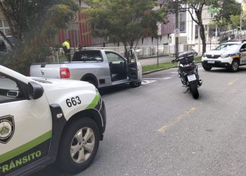 Motorista é preso pelo Demutran por embriaguez ao volante após danificar serviço de pintura e sinalização de vias em Poços de Caldas