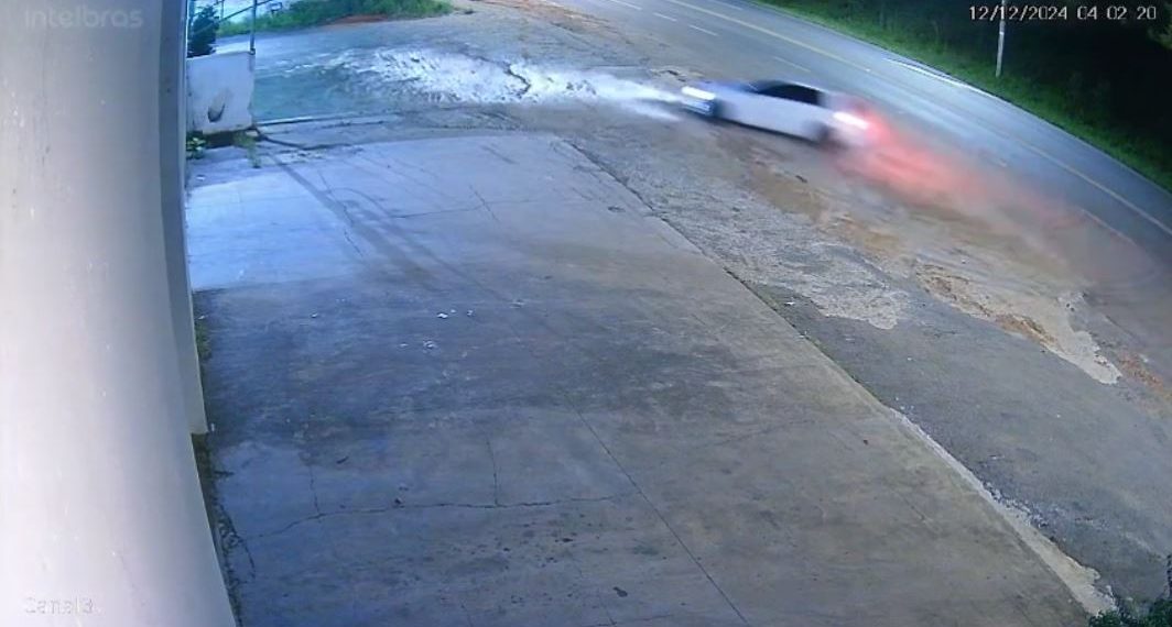 Imagens mostram acidente que matou jovens e feriu quatro pessoas em Poços