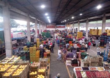 Ceasa, feiras e mercado têm horário diferenciado no fim de ano em Poços