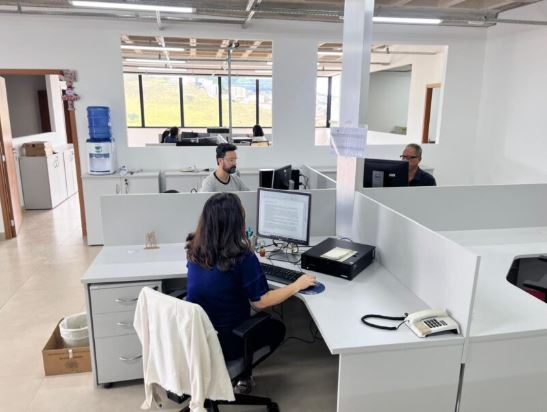 Centro Administrativo de Poços de Caldas inicia instalação das secretarias