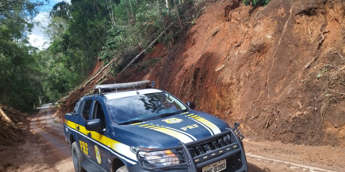 Trecho da BR-354 continua totalmente interditada em Itamonte, no sul de Minas