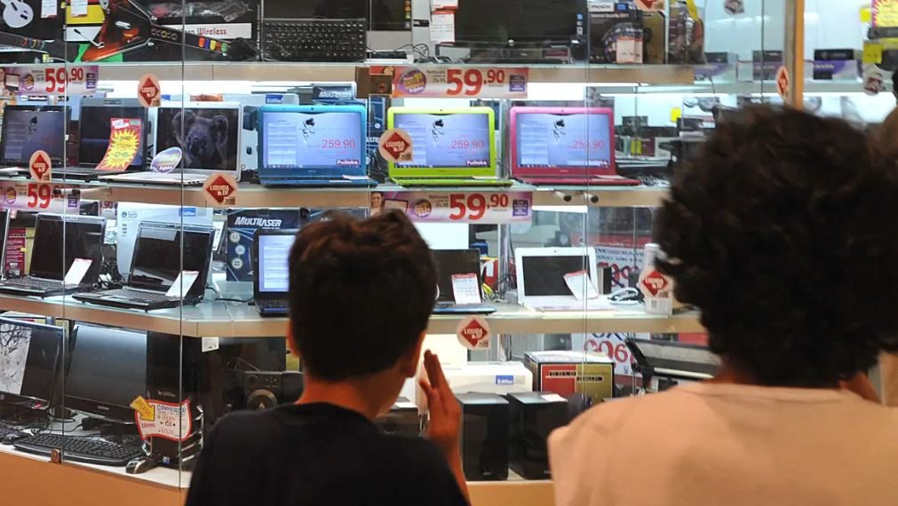 Procon Poços inicia Operação Vitrine para fiscalizar precificação no comércio