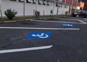 Poços de Caldas intensifica conscientização sobre uso de vagas especiais para idosos