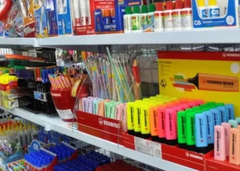 Gastos com material escolar impactam orçamento de 85% das famílias