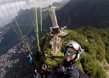 Homem que morreu em acidente de paraglider é sepultado