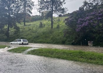Terceiro alagamento na semana: Poços de Caldas sofre com chuva intensa