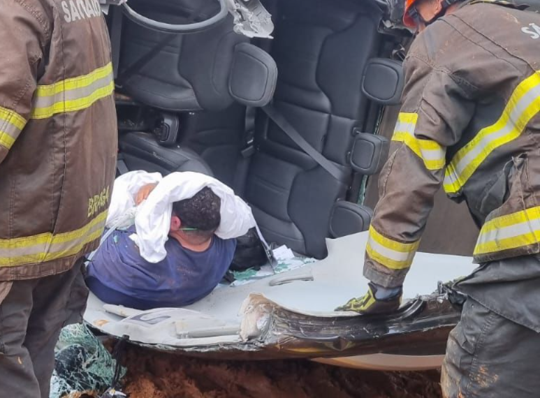 Acidente de carro deixa uma pessoa ferida em Albertina