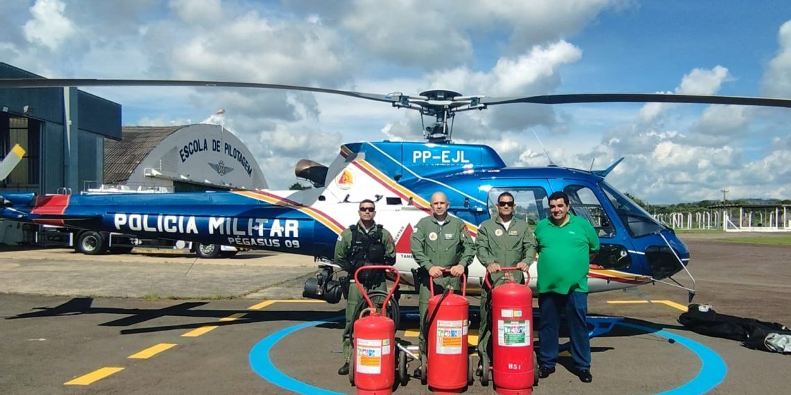 Unimed de Poços realiza doação de extintores a Polícia Militar