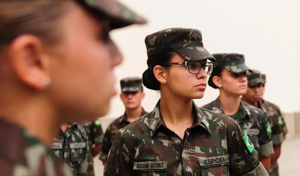 Forças Armadas iniciam alistamento voluntário feminino