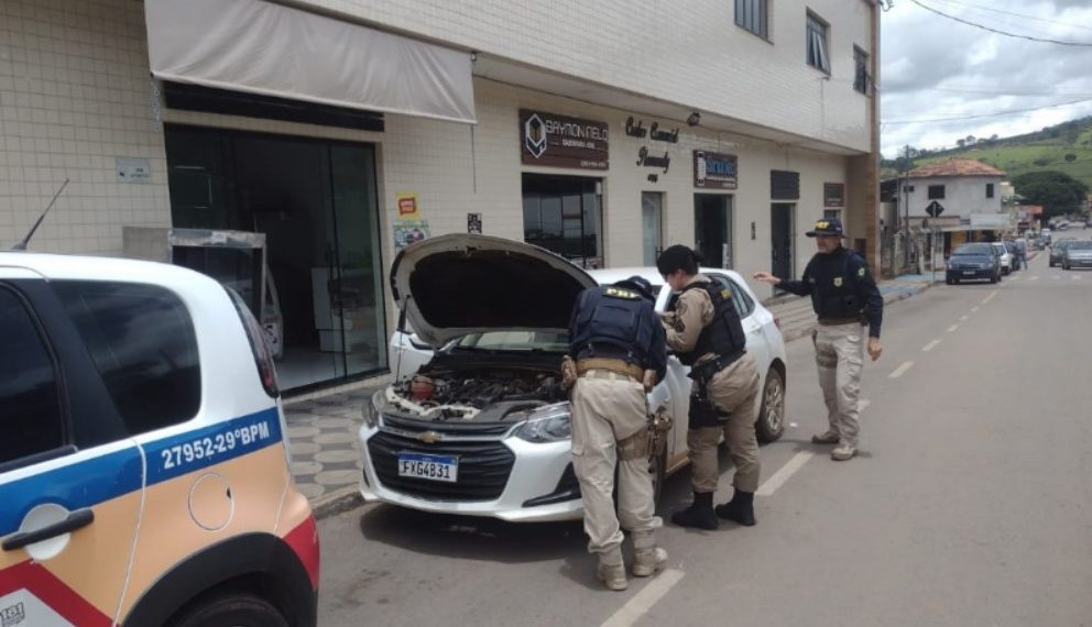 Carro roubado é recuperado e motorista é preso em Bandeira do Sul