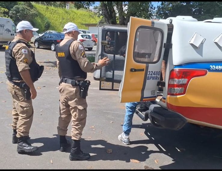 Acusado de tentativa de homicídio é preso portando um facão dentro de um ônibus no Sul de Minas