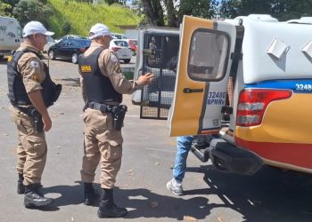 Acusado de tentativa de homicídio é preso portando um facão dentro de um ônibus no Sul de Minas