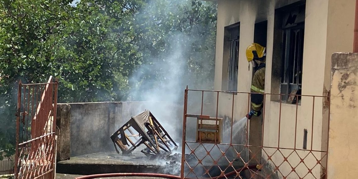 Idosa é suspeita de atear fogo em residência em Poços de Caldas