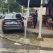 Carro invade calçada e quase atinge clientes de bar após colisão em Poços de Caldas