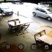 VÍDEO: carro que invadiu calçada de bar em Poços foi atingido por veículo que fugiu