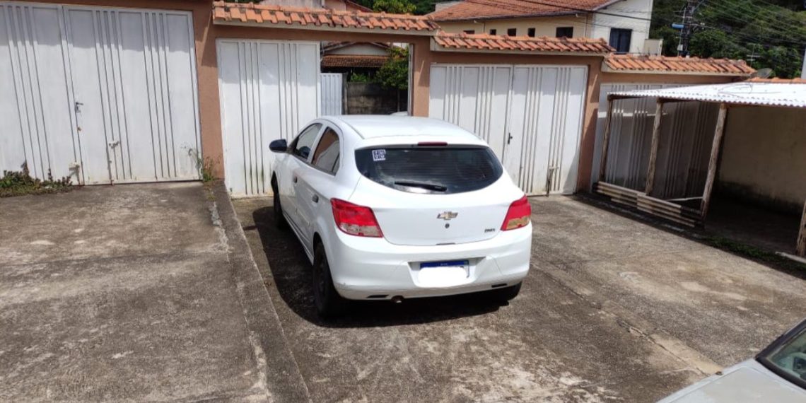 PM prende suspeitos e recupera carro de motorista de aplicativo esfaqueado em Poços