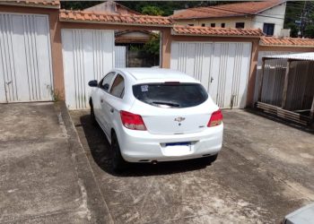 PM prende suspeitos e recupera carro de motorista de aplicativo esfaqueado em Poços